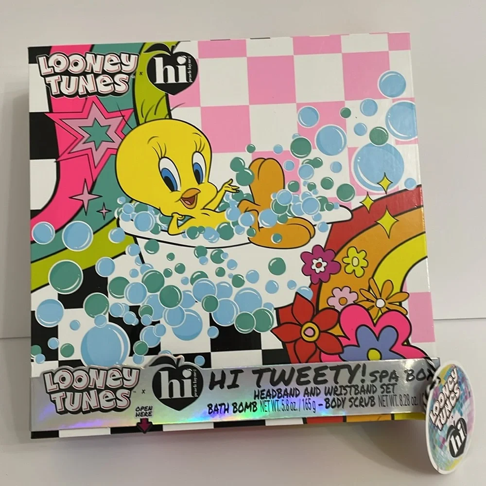 Looney Tunes x Hi Peach Layne Tweety Spa Gift Set